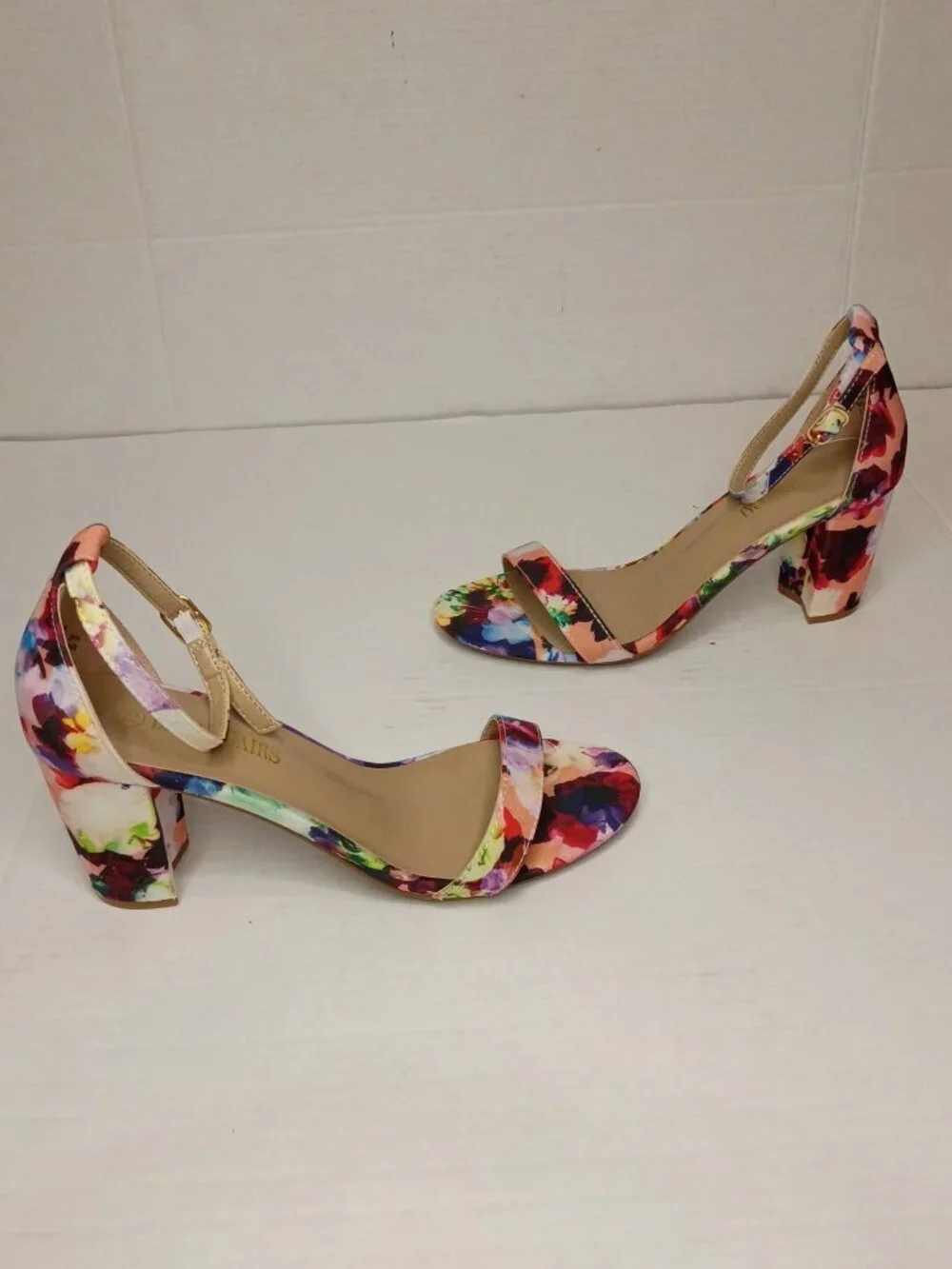 Dream Pairs Floral Block Heel Sandals Women’s Size 7.5